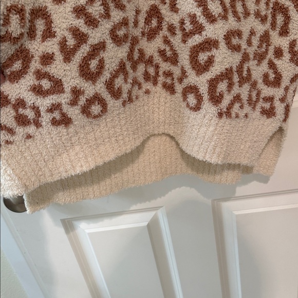 UGG Women's V-Neck Leopard Sweater in Cream and Brown - Picture 5 of 8